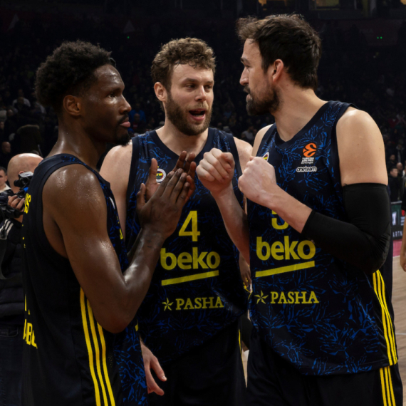 Fener oslabljen protiv Pariza?