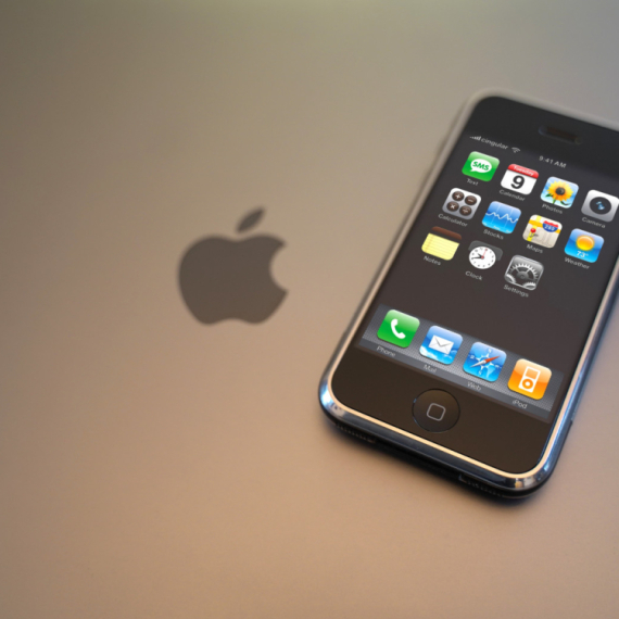 Apple planira drastične izmene za jubilarni iPhone