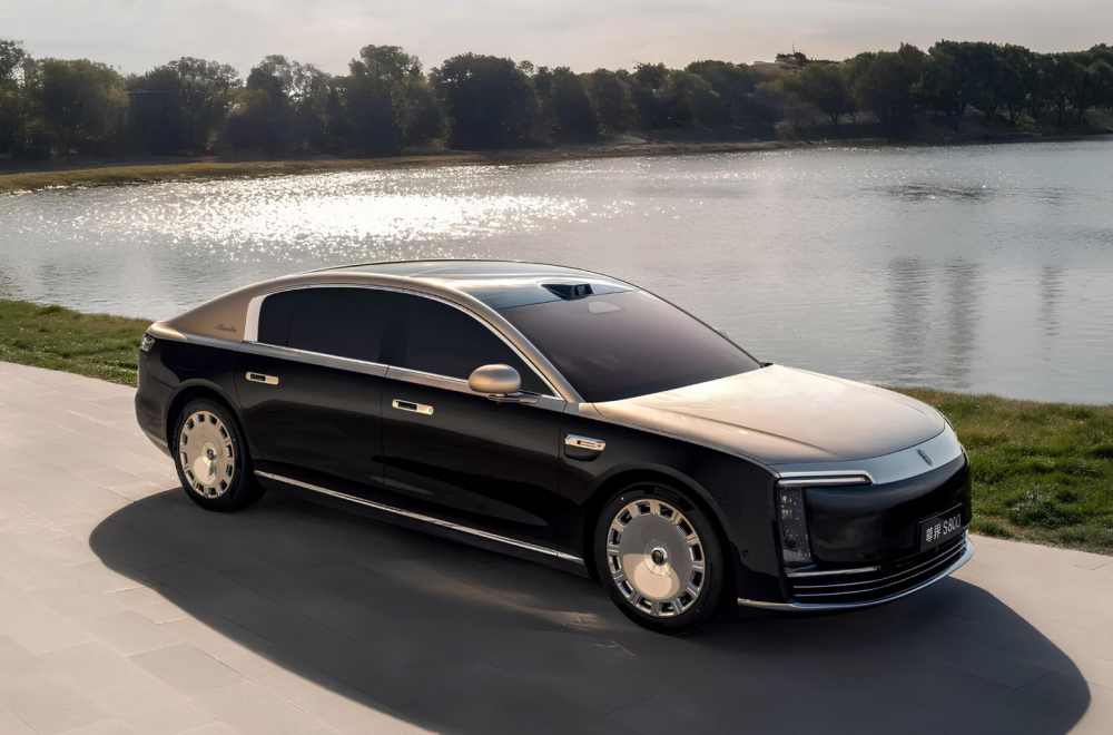 Novi ultraluksuzni Huawei u sebi kombinuje Rolls-Royce i Maybach FOTO