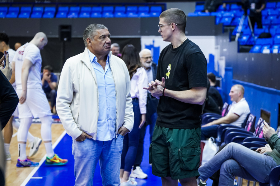 Petrović opet uz zvuk sirene postao heroj Mege - Đurišić gledao dramu FOTO