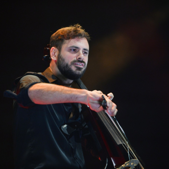 Hauser razljutio organizatore: Otkazali mu koncert zbog "Kaljinke" VIDEO