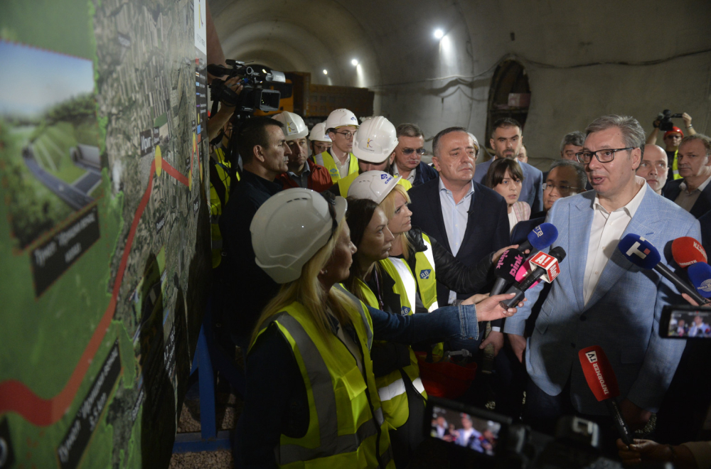 Vučić obišao radove: "Ovo će još dugo vremena ostati najduži tunel u Srbiji" FOTO/VIDEO