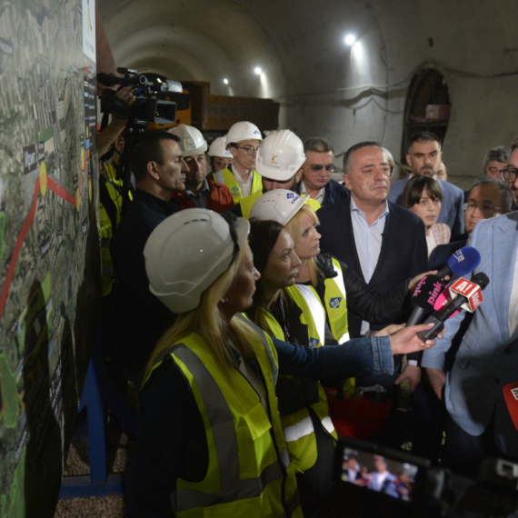 Vučić obišao radove: "Ovo će još dugo vremena ostati najduži tunel u Srbiji" FOTO/VIDEO