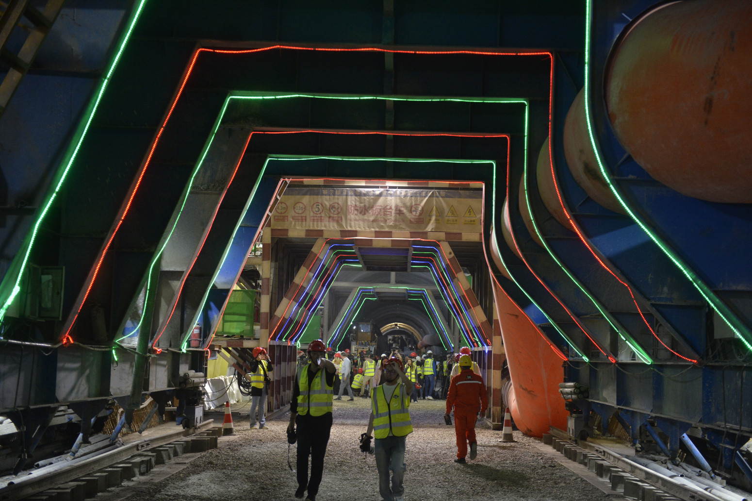 Vučić obišao radove: Ovo će još dugo vremena ostati najduži tunel u Srbiji FOTO/VIDEO