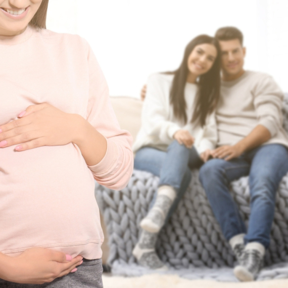 Španija zabranila registraciju beba rođenih surogat majčinstvom FOTO