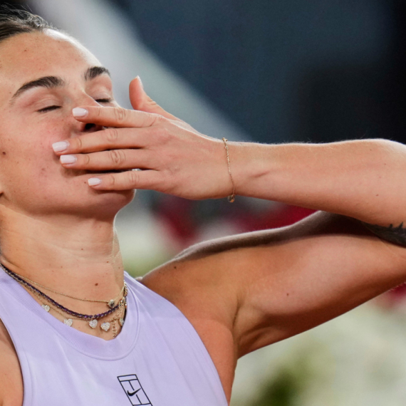 Sabalenaka preživela maraton za polufinale Madrida