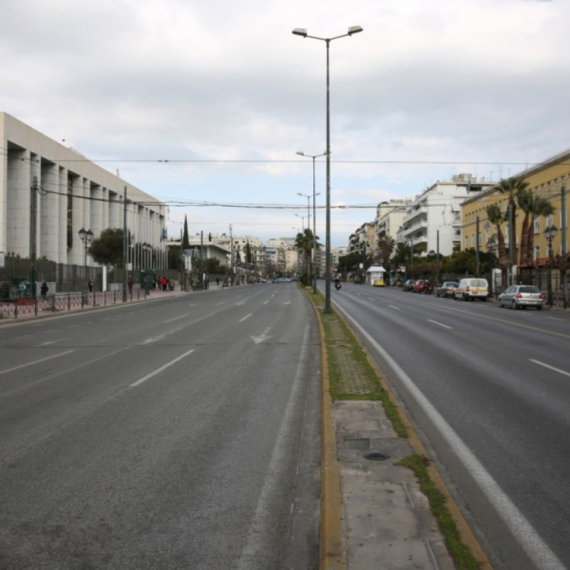 Prvog maja gotovo sve staje: Ne idu autobusi, vozovi, tramvaji, a ni brodovi