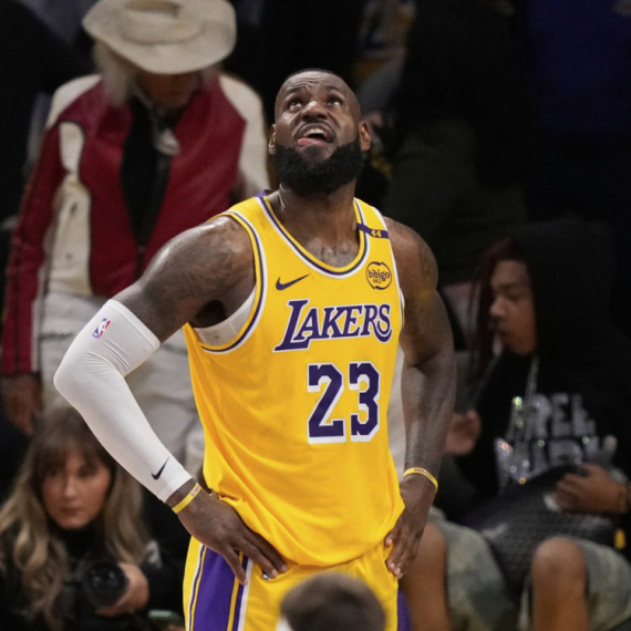 Eliminisani Lebron Džejms o kraju karijere: "Ne znam..." VIDEO
