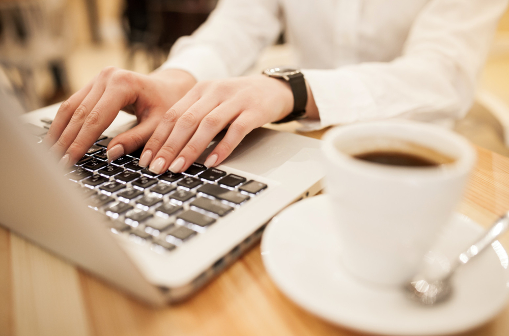 I naši kafići počeli sa "zabranom": Na laptop u lokalu zaboravite
