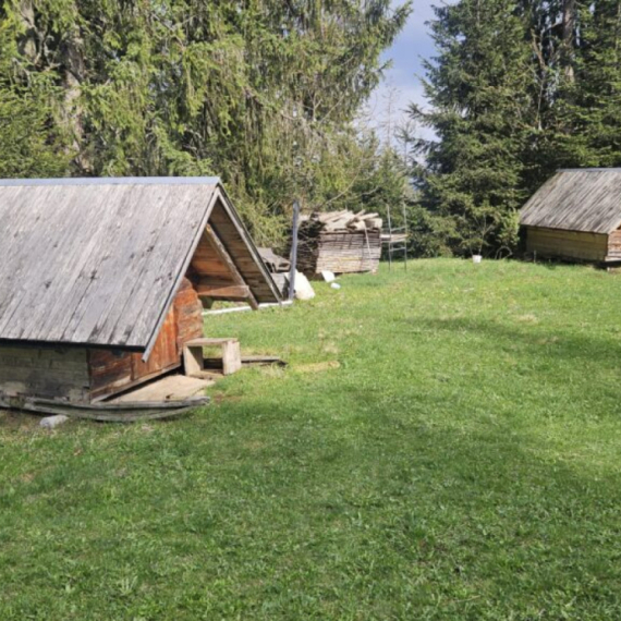 Ovde su nekad spavali čobani: Turistička atrakcija na Kamenoj Gori FOTO