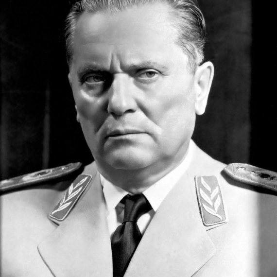 Tito u Sloveniji ostao bez glave FOTO