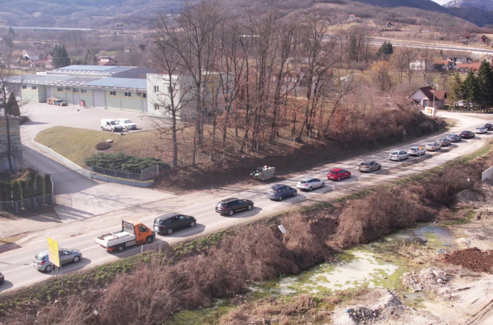 Nezapamćeni kolaps: Čeka se satima FOTO/VIDEO