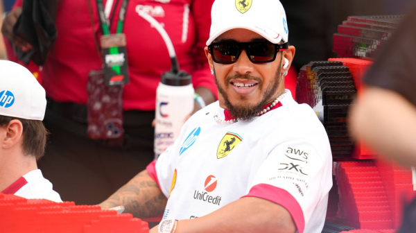 Hamilton ismevao Ferari: "Hoćete i njega da pustim?" VIDEO