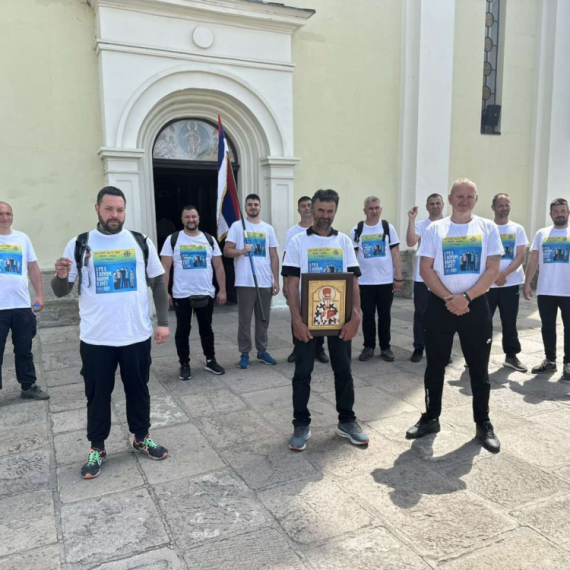 Hodočasnici iz Čačka koračali 35 kilometara za korake petorice obolelih dečaka