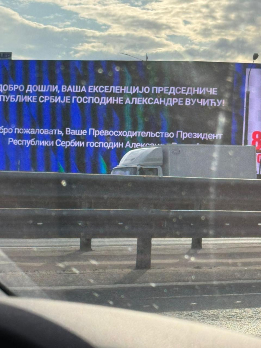 Poseban doček: Vučića u Moskvi dočekao bilbord dobrodošlice FOTO