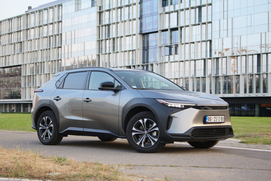 Test: Električna Toyota bZ4X – vožnja bez stresa