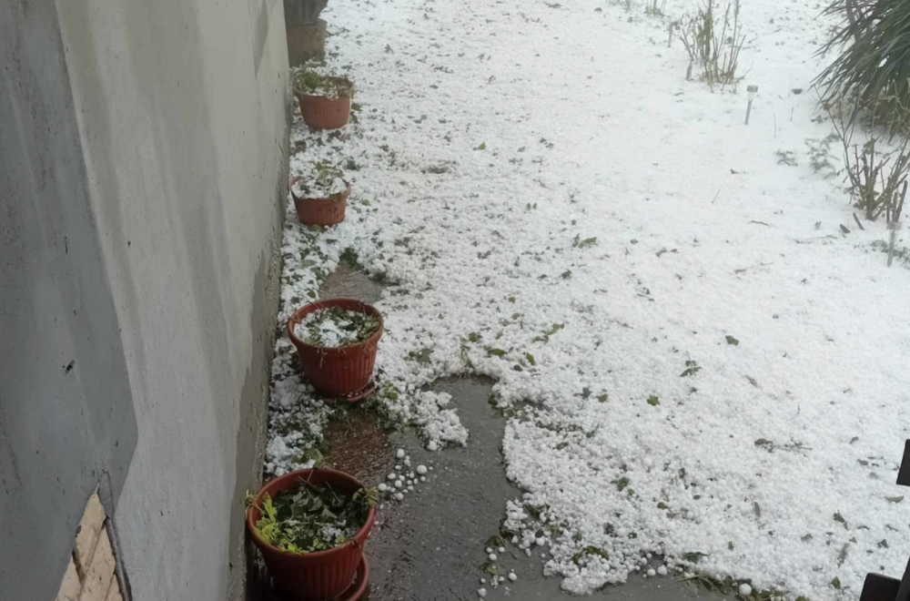 "Ovako nešto se ne pamti"; Grad razbijao krovove, sela bez struje FOTO/VIDEO