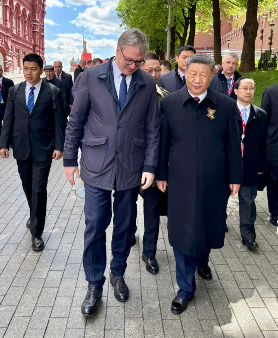 Vučić tik uz svetske lidere u Moskvi FOTO