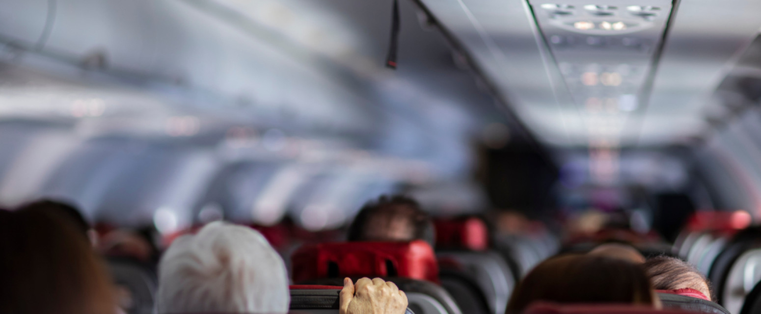 Šta nikako ne smete uraditi u avionu: Devojka izbačena sa leta zbog ovoga VIDEO