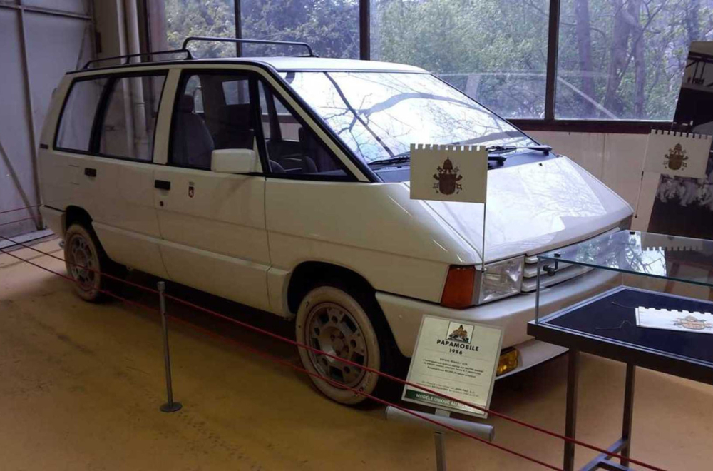 Evolucija papamobila: Od Pande do kragujevačkog Fiata 500L FOTO