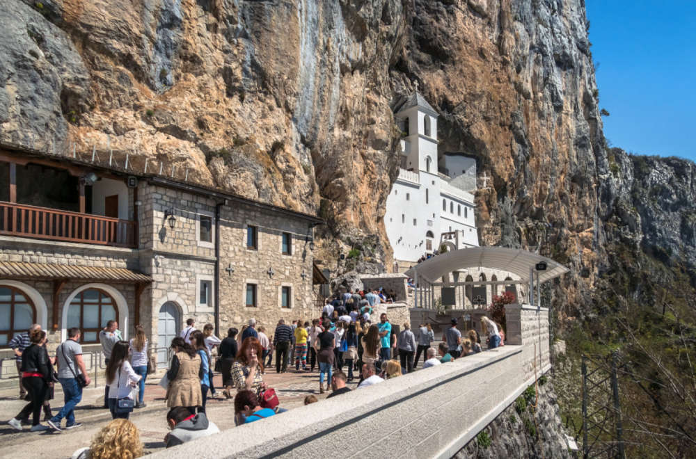 Peške od Beograda do Ostroga za lečenje Sofije i Feđe FOTO/VIDEO
