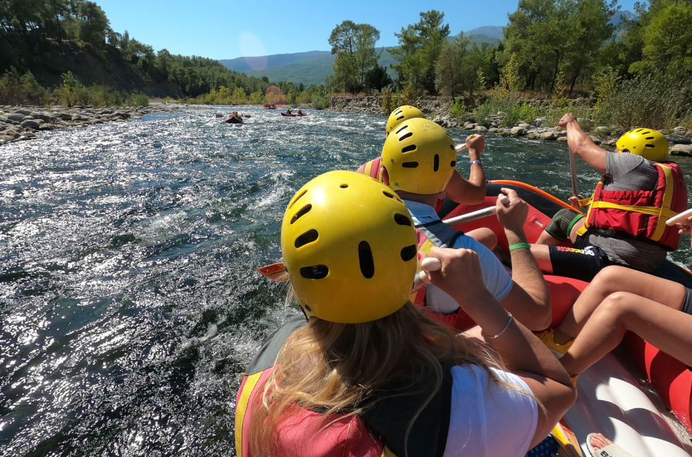 Kayaks full of people overturned on the Tara; A tourist has died