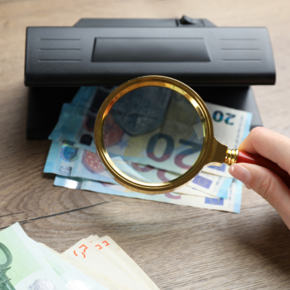 Carinski službenici u Nišu otkrili 55 falsifikovanih novčanica