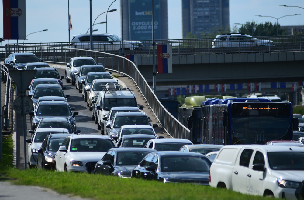 AMSS: Letnji uslovi vožnje, pazite se