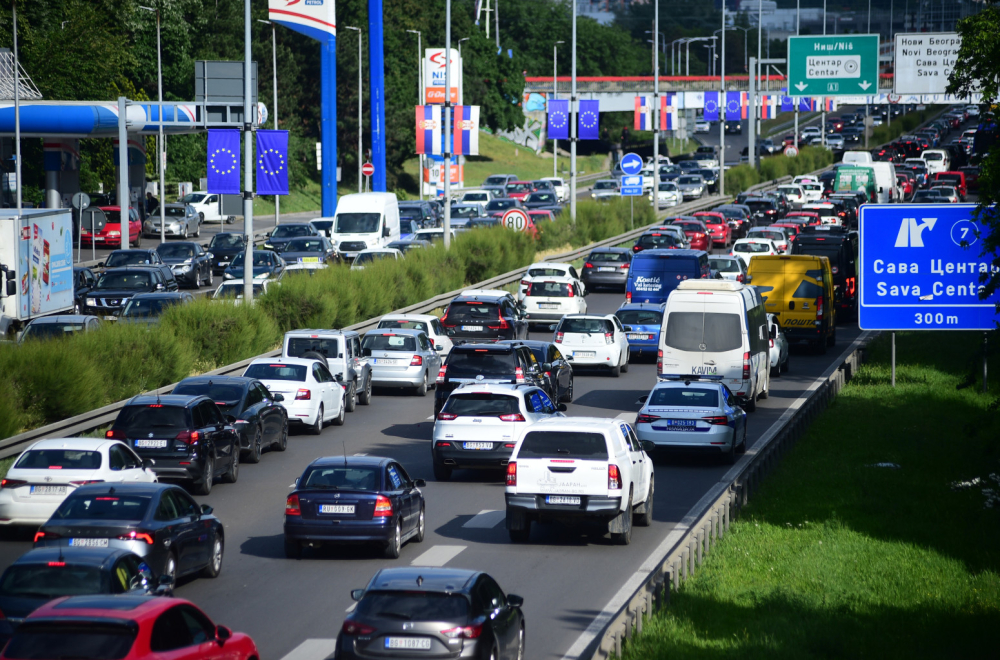 Totalni zastoj na Autokomandi; Evo gde je još kritično FOTO/VIDEO