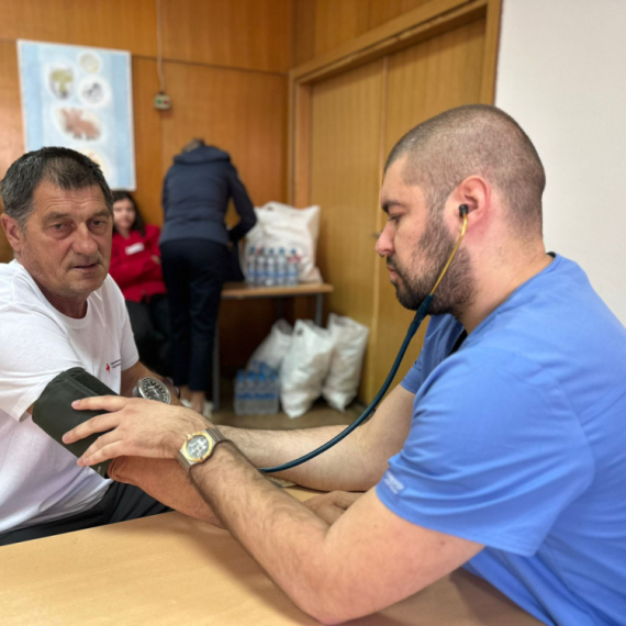 Hrani se u Narodnoj kuhinji i nema krov nad glavom, ali zajednici daje ono jedino što ima – krv