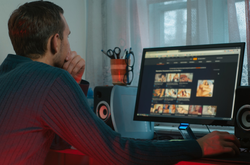 Google i Apple promovišu pornografske aplikacije?