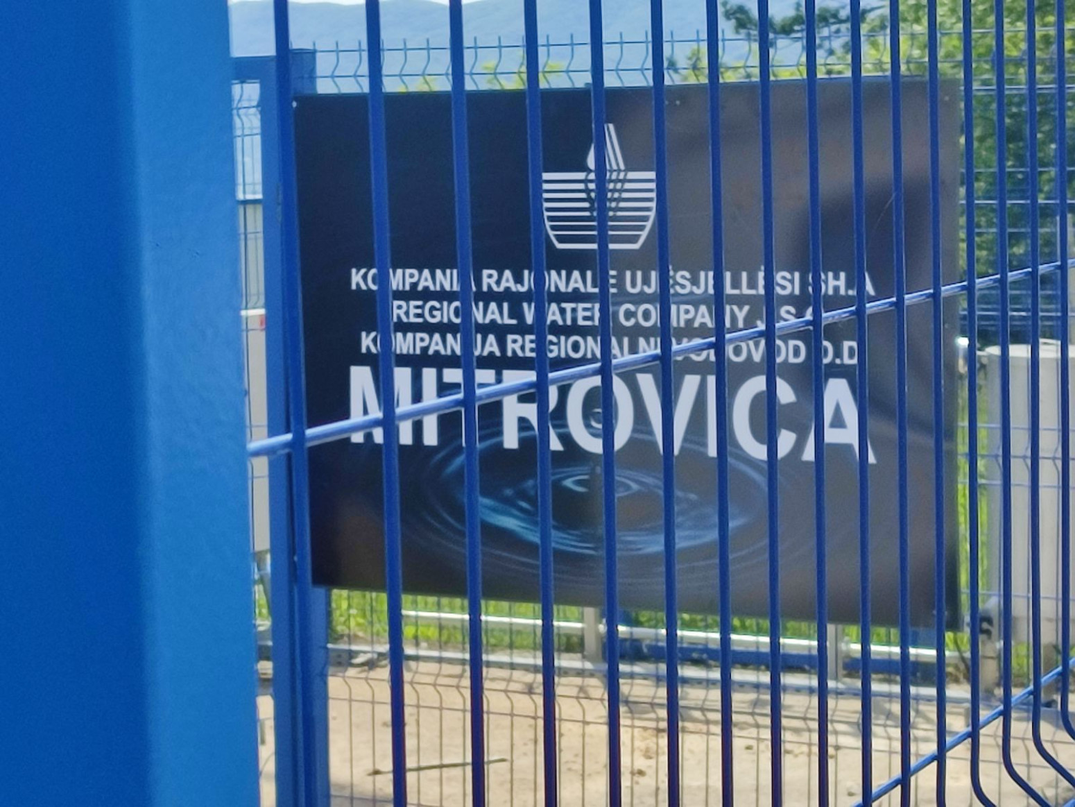 Kurtijeva tortura se nastavlja: Tzv. kosovska policija upala u postrojenje Regionalnog vodovoda FOTO/VIDEO