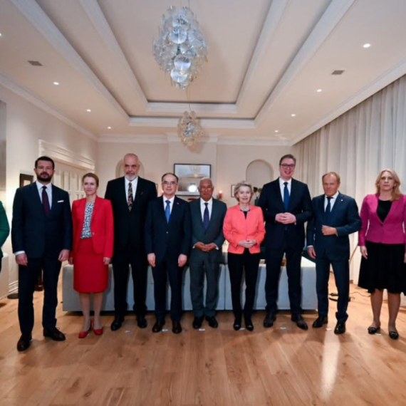 Vučić u Tirani: Predstavljaću interese Srbije kao slobodarske evropske zemlje i odgovornog partnera FOTO