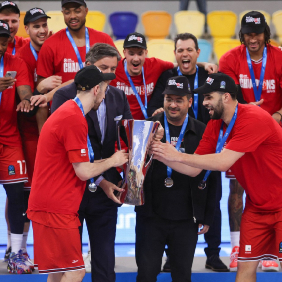 Vlasnik Hapoela napravio neviđeni haos, Micić isključen – Izraelci u nokdaunu pred Zvezdu