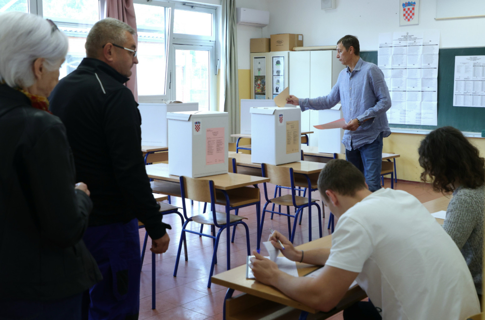 Izbori u Hrvatskoj: Otvorena birališta, u trci 31.082 kandidata