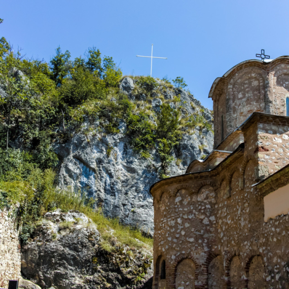 Ovaj manastir u Srbiji porede sa Ostrogom: Čuva veliku svetinju FOTO/VIDEO