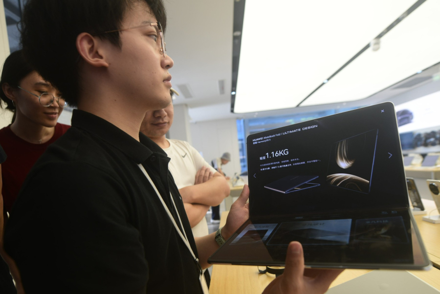 Huawei ponovo impresionirao: Stiže savitljivi laptop FOTO/VIDEO