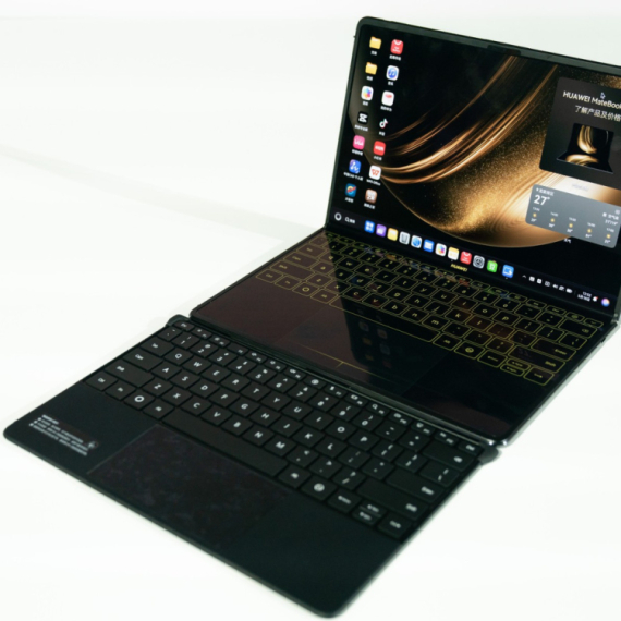 Huawei ponovo impresionirao: Stiže savitljivi laptop FOTO/VIDEO
