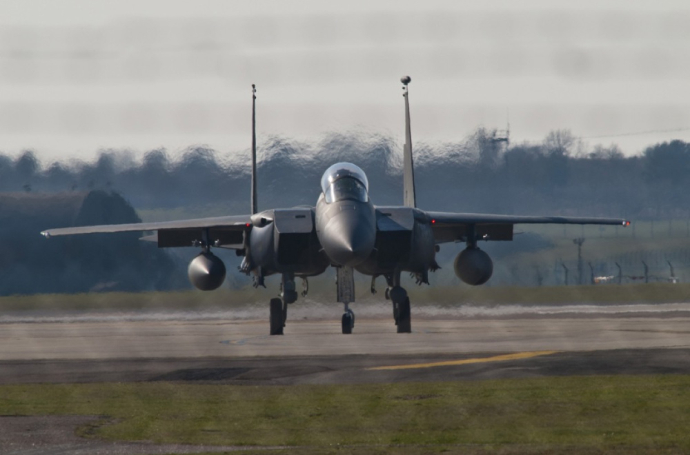 Dignuti borbeni avioni F-15E; Poslati 7.200 km? FOTO