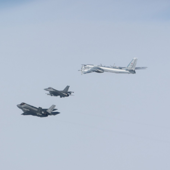 "Gori" nebo: Dva nosača raketa Tu-95 i lovci Su-33; Odmah dignuto još aviona VIDEO