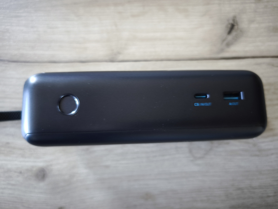 Sirova snaga koja traje danima: Testirali smo Anker Zolo 165W 25K Powerbank