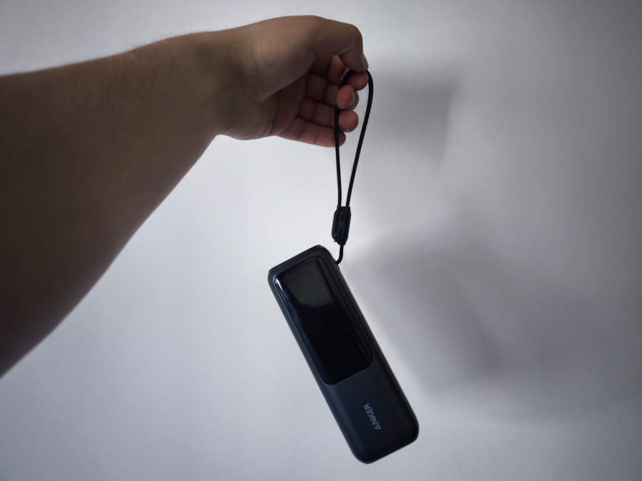 Sirova snaga koja traje danima: Testirali smo Anker Zolo 165W 25K Powerbank