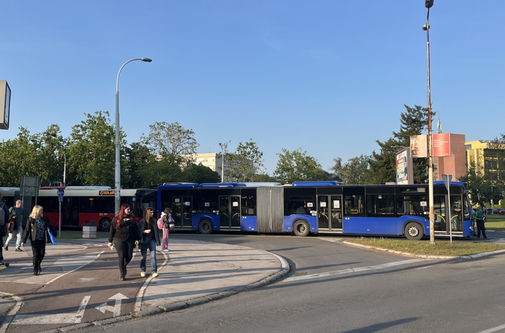 Sudar na kružnom toku kod opštine Novi Beograd: Saobraćaj je obustavljen FOTO/VIDEO