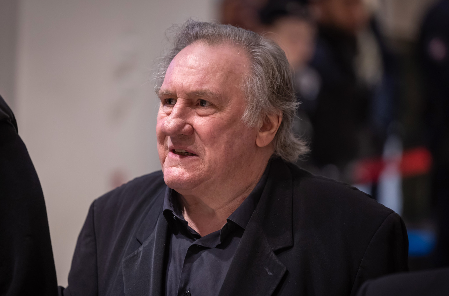 Žerar Depardje nasrnuo na fotografa: Paparaco završio u bolnici FOTO