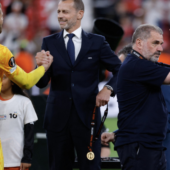 UEFA se obrukala – Čeferinu nestalo medalja kad je na red došao Son VIDEO
