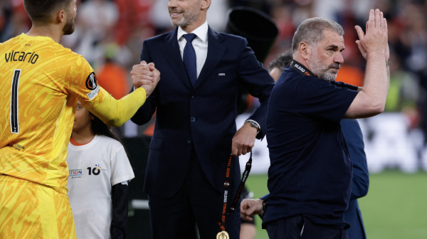 UEFA se obrukala – Čeferinu nestalo medalja kad je na red došao Son VIDEO