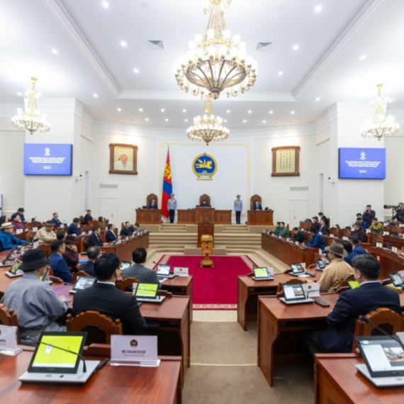 Premijer Mongolije podneo ostavku nakon gubitka podrške parlamenta i uličnih protesta