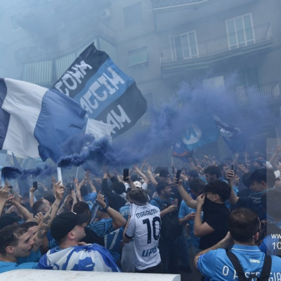 Ultrasi Napolija klizećim na Osimena: "Seljanine, zapamti..."