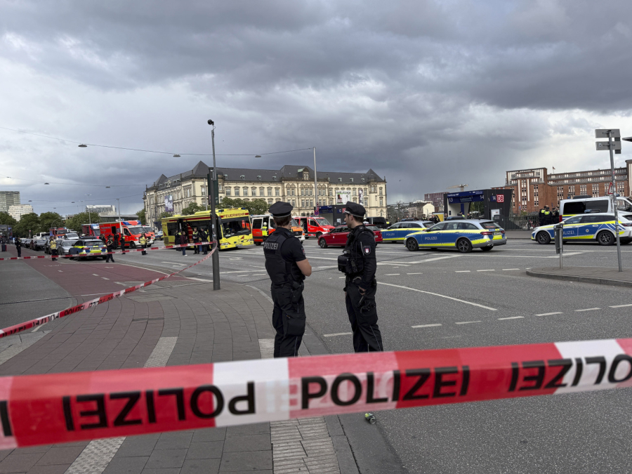 Krvavi napad nožem: 18 povređenih FOTO/VIDEO