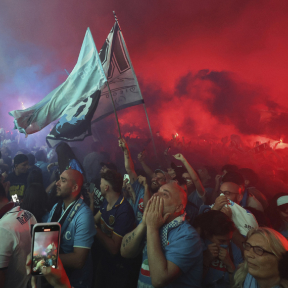 Nestvarne slike – Napulj gori!  FOTO/VIDEO